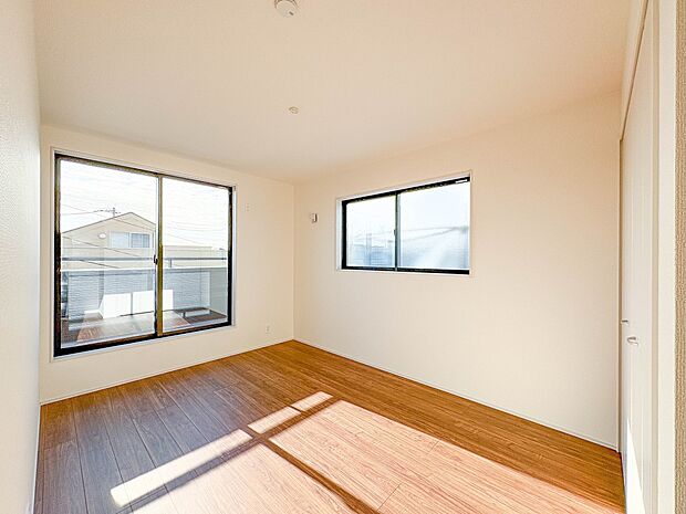 【洋室】充実した生活は伸びやかな居室空間から始まります。快適に・伸びやかに。心の潤いを求める方々へ。