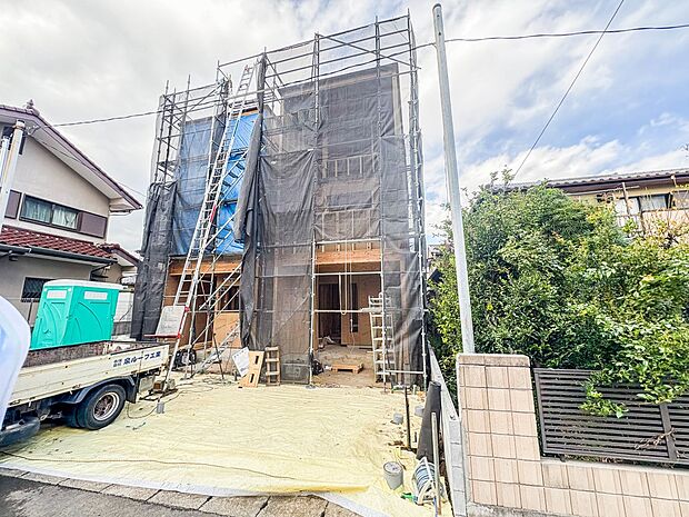 【外観】家族の温かさと陽光の暖かさ、楽しい毎日と明るい未来を予感させる「空間が織り成すひとつ先の住み心地」を演出します。