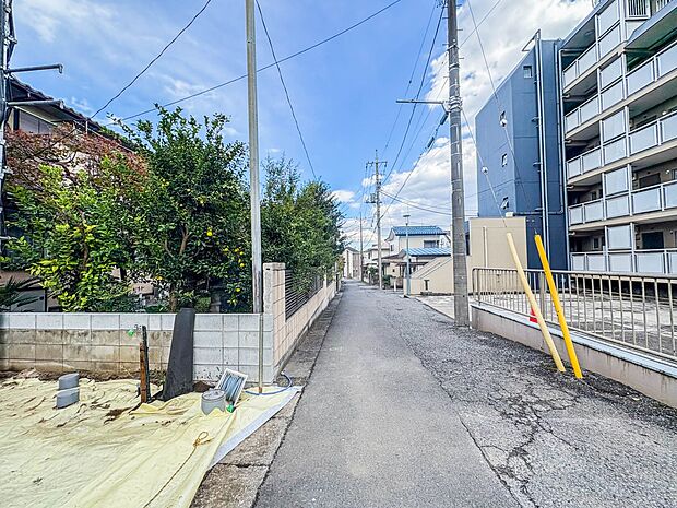 【前面道路】車の通行が少ないので、静かな住環境を維持することができます。