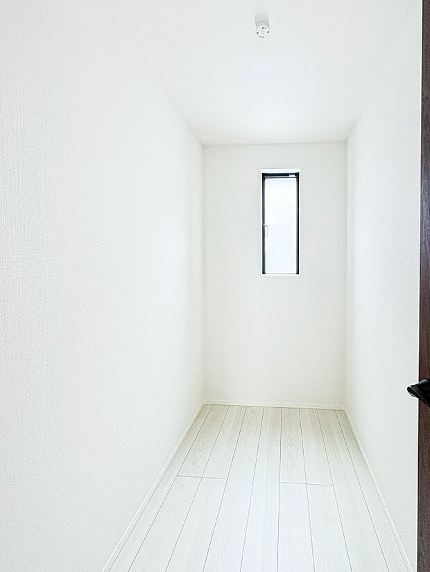 【今どきのこども部屋】  昨今のトレンドになりつつあるのが、広過ぎず、快適すぎない子ども部屋。勉強と寝るだけの部屋にすることで閉じこもりがなくなり、リビングで過ごす時間が増えると言われていま…