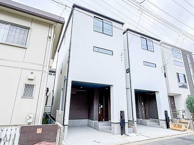 【外観】こちらの物件に少しでもご興味がありましたら、お気軽にお電話下さい。ネット上で「見えない物」「わからない事」でも、実際にご見学いただくことで、手に取るようにおわかりいただけるはずです。…