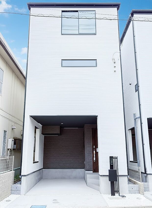 【外観】家は一生のお買物。自分ならではの家族ならではの、家にしたい。書斎を設ける。子どものプレイングルームを設ける。趣味のオーディオルームを設置する。夢を追うオンリーワンの家です。