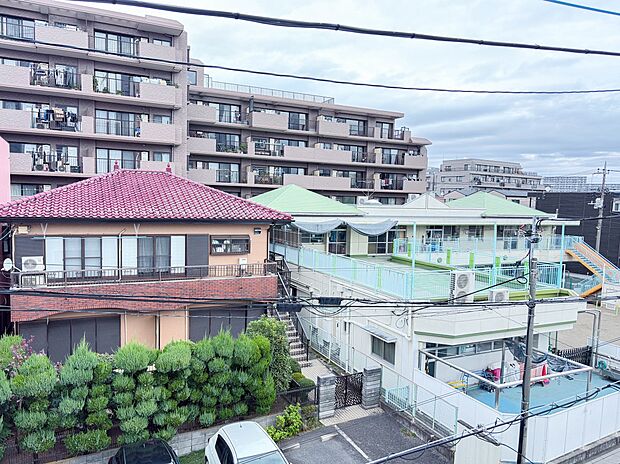 【眺望】 少し優雅に、眺望の良い部屋で新生活をしてみませんか？眺望や窓からの景色が良いと、家で過ごす時間も快適です。