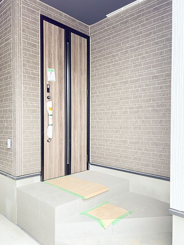 【玄関】玄関はおうちの顔と言われます。玄関アプローチは、外観デザインの印象を左右します。