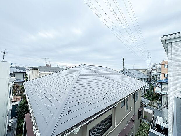 【眺望】 少し優雅に、眺望の良い部屋で新生活をしてみませんか?眺望や窓からの景色が良いと、家で過ごす時間も快適です。