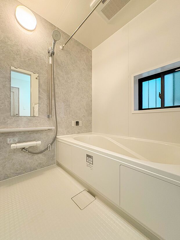 【浴室】一日の疲れを癒してくれるお風呂空間。使いやすさと上質な質感を両立して、単なる習慣から特別な時間に変わるはず。