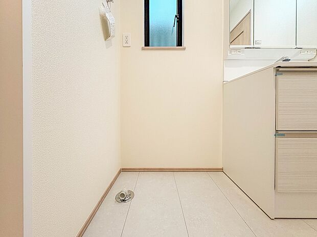 【ランドリースペース】ランドリースペースは広さもたっぷり。