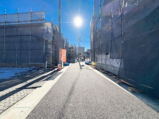 【前面道路】車の通行が少ないので、静かな住環境を維持することができます。
