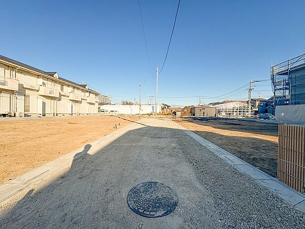 【前面道路】車の通行が少ないので、静かな住環境を維持することができます。