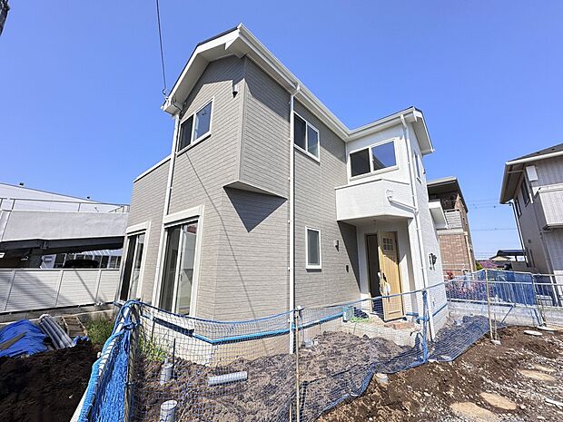 【前面道路】車の通行が少ないので、静かな住環境を維持することができます。