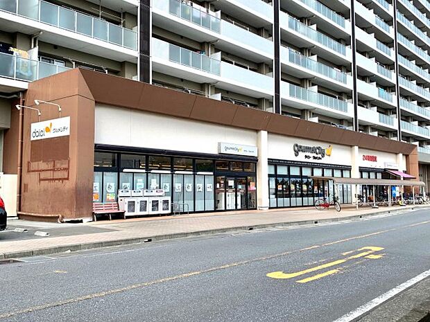 スーパー 456m グルメシティ浦和道場店