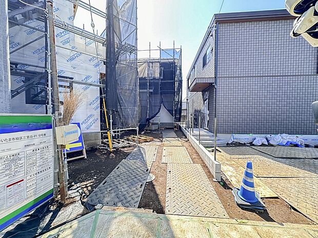 【前面道路】車の通行が少ないので、静かな住環境を維持することができます。