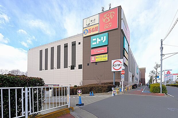 ショッピングセンター 2000m クイズゲート(ニトリ/ロピア(複合商業施設・ホームセンター「ニトリ」、生鮮スーパー「ロピア」やドラッグストア、「スシロー」も徒歩1分建物内・裏口駐輪場の向か…