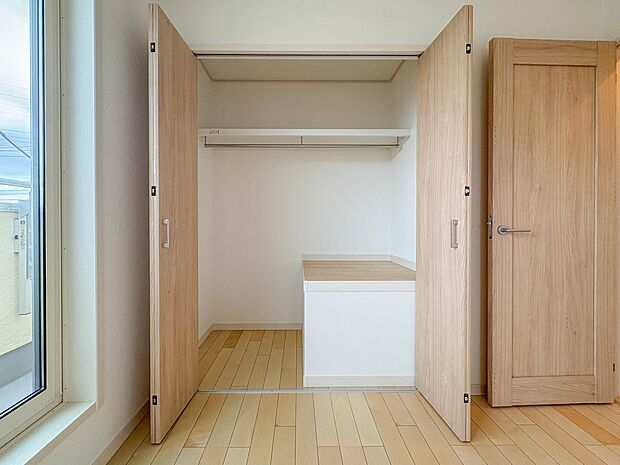 【収納】各部屋を最大限に広く使って頂ける様、全居住スペースに収納付。プライベートルームはゆったりと快適に。