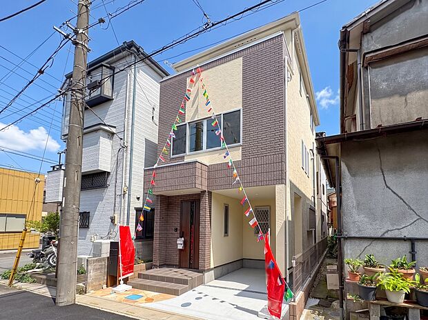 【外観】家族の温かさと陽光の暖かさ、楽しい毎日と明るい未来を予感させる「空間が織り成すひとつ先の住み心地」を演出します。