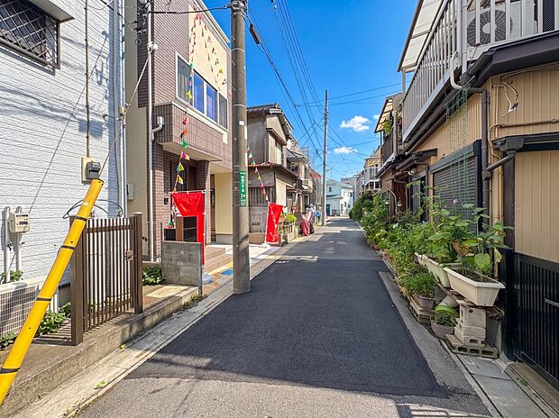 【前面道路】車の通行が少ないので、静かな住環境を維持することができます。