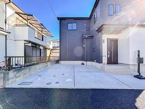 【駐車場】カースペース2台可。車が1台なら、来客用の駐車場や、駐輪スペースとしてご活用ください。