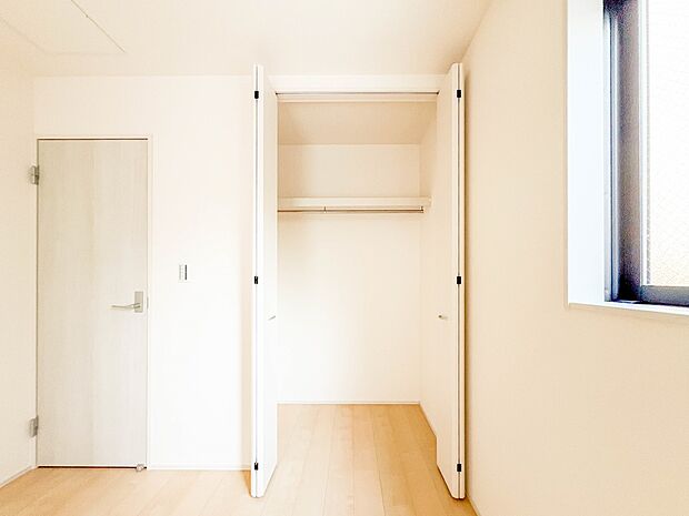 限られたスペースを有効に活用できる壁面クローゼット。