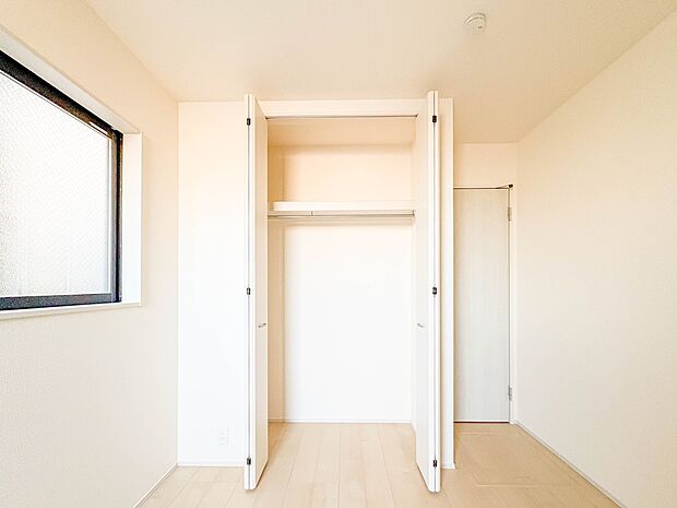 【収納】限られたスペースを有効に活用できる壁面クローゼット。