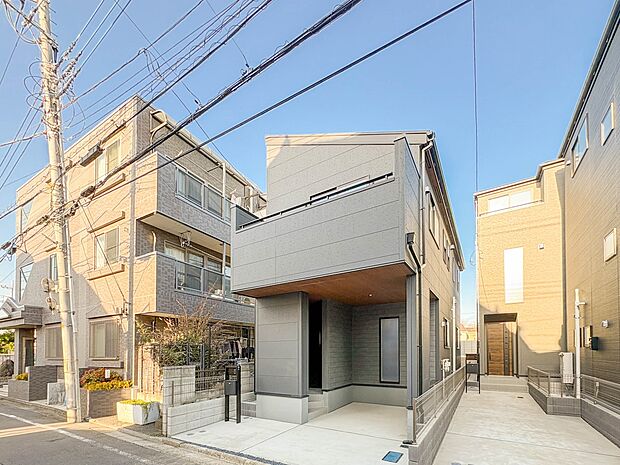 1号棟【外観】こちらの物件が少しでも気になるようでしたら、お気軽にお問合せください。人生でいちばん大きなお買い物ですので、ゆっくりご見学ください。ネット上の画像と実際の見学では、リアル感がま…