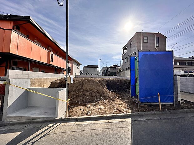 【外観】こちらの物件に少しでもご興味がありましたら、お気軽にお電話下さい。ネット上で「見えない物」「わからない事」でも、実際にご見学いただくことで、手に取るようにおわかりいただけるはずです。…