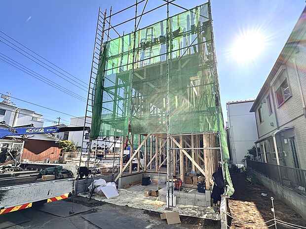 【外観】家族の温かさと陽光の暖かさ、楽しい毎日と明るい未来を予感させる「空間が織り成すひとつ先の住み心地」を演出します。