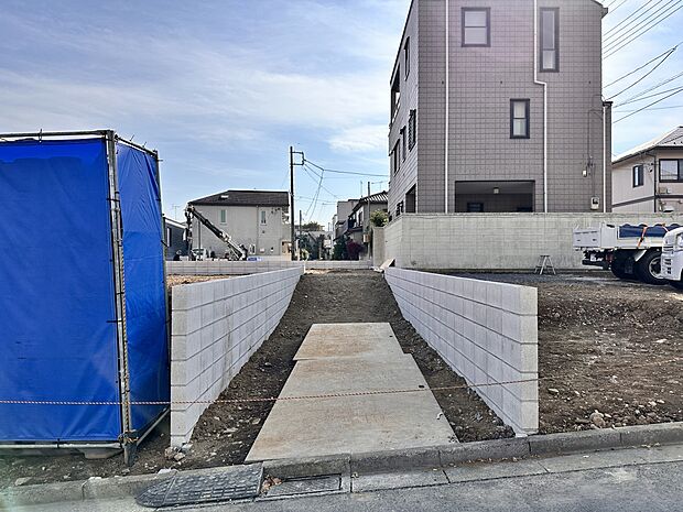 【前面道路】車の通行が少ないので、静かな住環境を維持することができます。