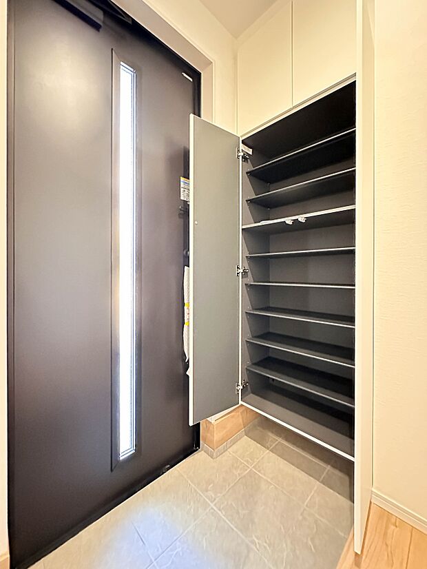 【収納】各部屋を最大限に広く使って頂ける様、全居住スペースに収納付。プライベートルームはゆったりと快適に。