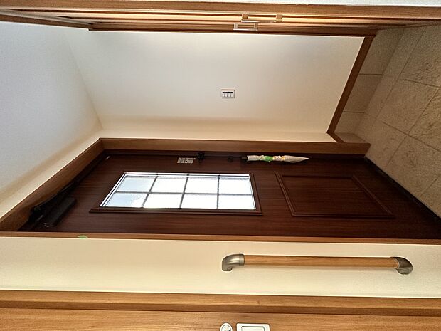 【玄関】スタイリッシュかつ品のある玄関。