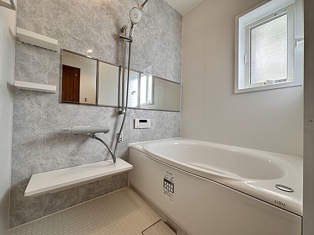 【浴室】一日の疲れを癒してくれるお風呂空間。使いやすさと上質な質感を両立して、単なる習慣から特別な時間に変わるはず。