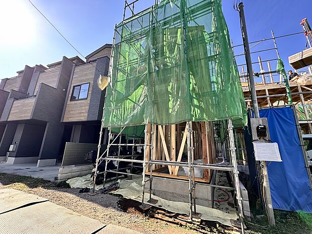 【外観】家族の温かさと陽光の暖かさ、楽しい毎日と明るい未来を予感させる「空間が織り成すひとつ先の住み心地」を演出します。