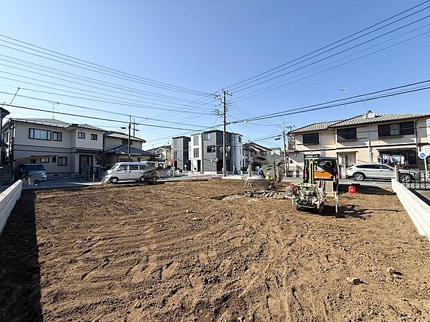 2号棟【外観】陽当りが良いと、洗濯物が乾きやすいですし、湿気やカビの心配も減るので快適です。寒い冬の日でも、日差しが届くと家の中が暖かくなりますね。
