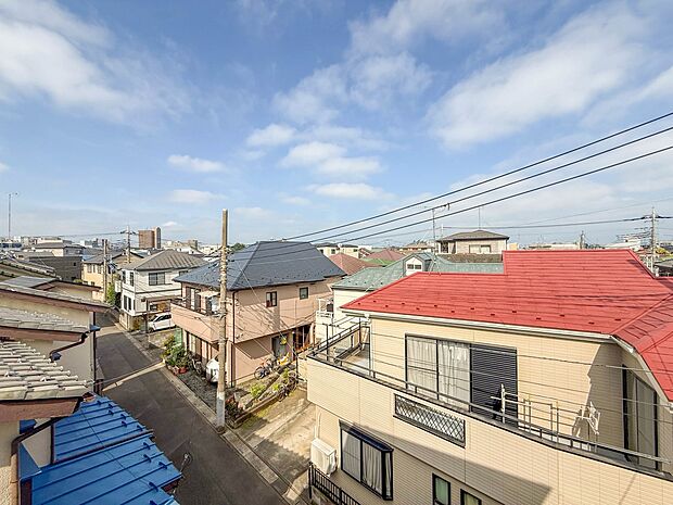 【眺望】その街並みは、さまざまな家の姿が、歩く人々を楽しませている。そう街並みは街の美しい風景なのだ。その風景が目をやさしく和ませてくれている。