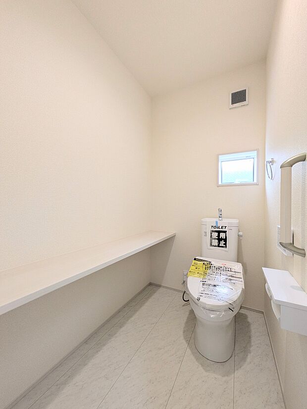 【シャワートイレ】 たっぷりの水量で、やわらかく包みこむような洗い心地を実現。汚れもきちんと落とします。