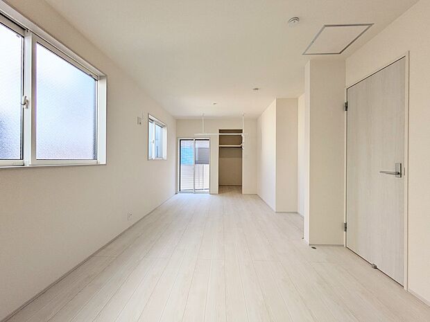 ここから始まる「日常」はご家族にとってかけがえのない時間となります。少しでも豊かに、快適に。そんな想いから本邸宅は生まれました。