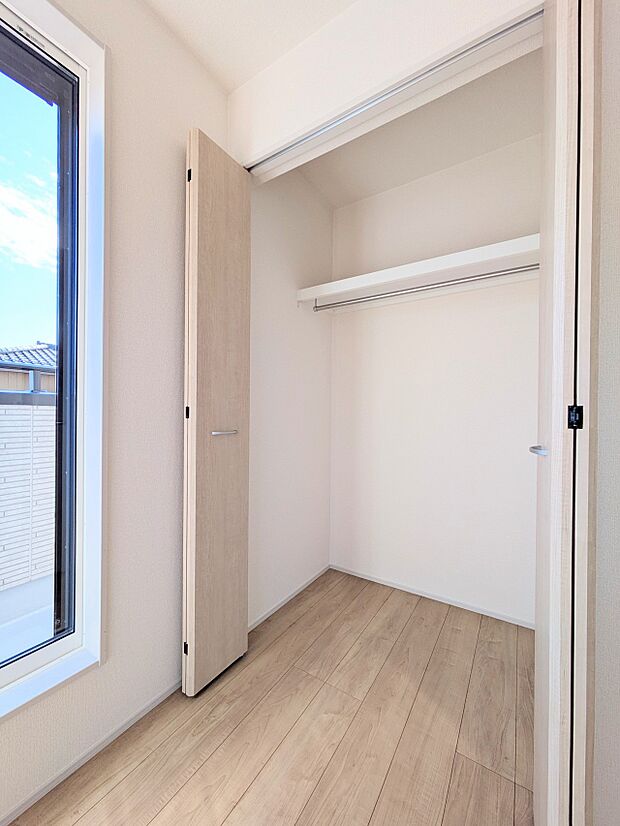 限られたスペースを有効に活用できる壁面クローゼット。