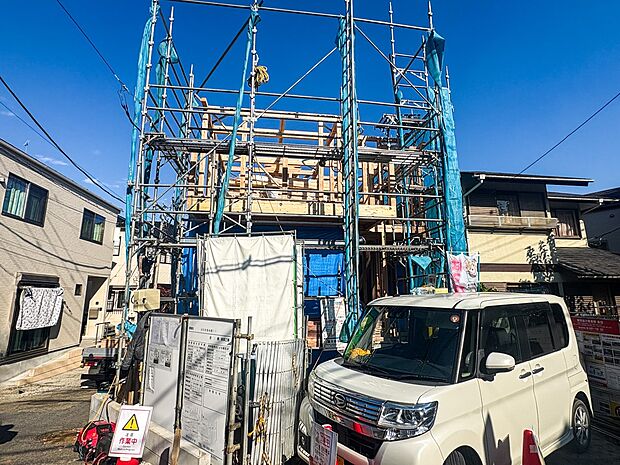 【前面道路4ｍ】車の通行が少ないので、静かな住環境を維持することができます。