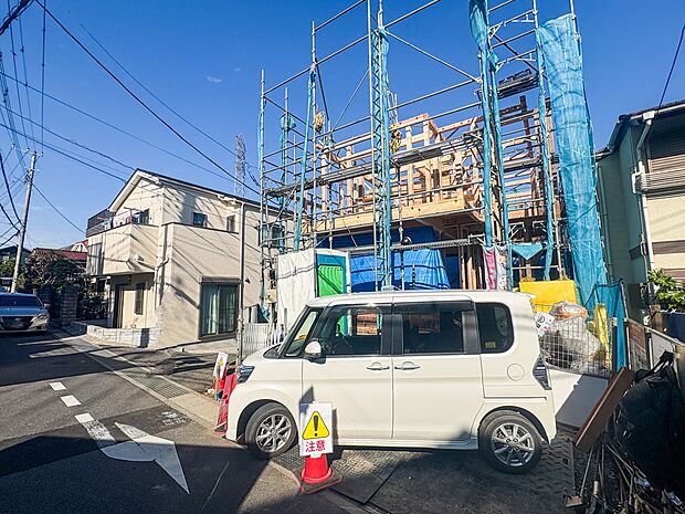 【駐車場】毎日の生活にマイカーが必須という方は、購入を検討する際、駐車場があることは大事な条件です。毎日の通勤や家族の送迎、買い物やお出かけなどクルマのある暮らしを満喫したい方は要チェック。…