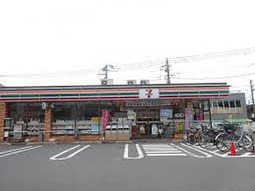 コンビニ 270m セブンイレブン川口東本郷店(セブンイレブンは近くて便利を掲げています。近くとは、心の近さ。便利とはモノが期待以上の品質でお客さまに届くこと。セブン銀行など新しいサービスを…