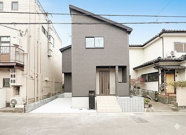 【外観】家族の温かさと陽光の暖かさ、楽しい毎日と明るい未来を予感させる「空間が織り成すひとつ先の住み心地」を演出します。