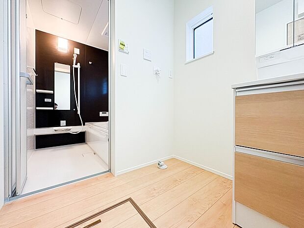 【ランドリースペース】ランドリースペースは広さもたっぷり。