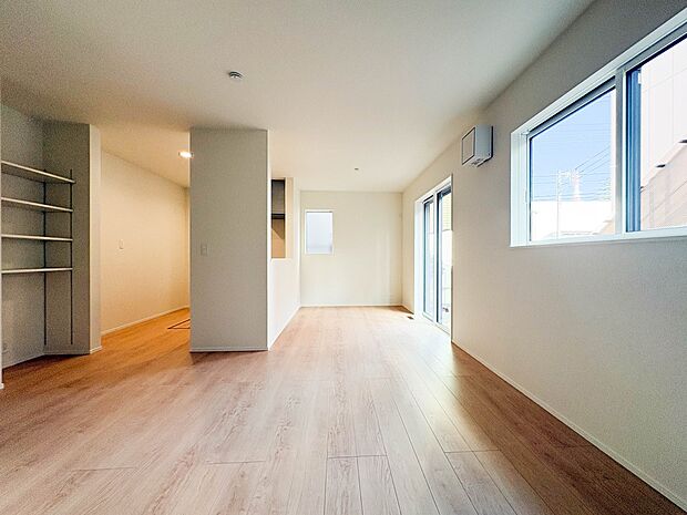 インテリアショップで見掛けた「あの家具」も置ける、ゆったりとした空間。時に広さが上質な寛ぎの時間になる事も。