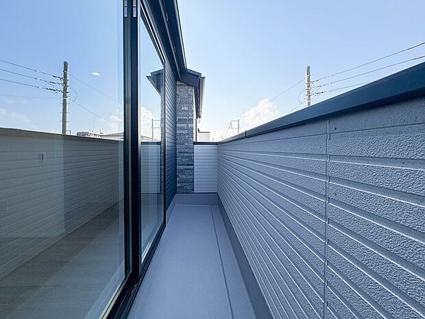 【バルコニー】バルコニーから差し込む陽光・通風は、住環境・快適性と共に有り続ける貴重な「財産」です。