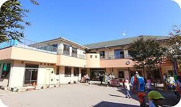 幼稚園・保育園 1200m 大宮白百合幼稚園(キリスト教精神を活かし感謝のできる子、思いやりの心を持つ子に育てることが目標です。私たち独特のはだし保育を実施しています。草履で登園。教室内では…