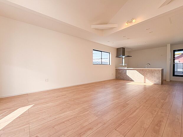 【LDK23.6帖】忙しい朝でも家族揃って食事をしたいゆとりあるダイニングスペース。