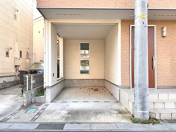 【駐車場】ゆったりとした駐車スペースを確保。大きめのお車でもOK。