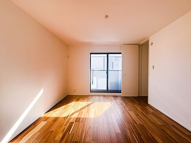 【Room-洋室-】一日の疲れをいやしてくれる主寝室。時を忘れて過ごす場所として過ごせるお部屋。