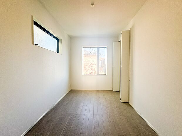 【内観】こちらの物件が少しでも気になるようでしたら、お気軽にお問合せください。人生でいちばん大きなお買い物ですので、ゆっくりご見学ください。ネット上の画像と実際の見学では、リアル感がまるで違…