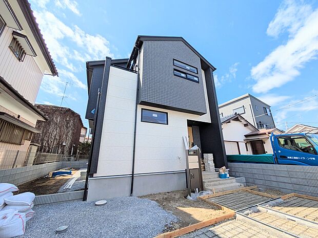 【庭】プランター等をおいてガーデニングが楽しめるちょっとしたスペースも。