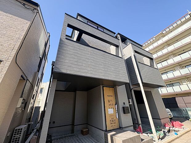 2号棟【現地外観】家は一生のお買物。自分ならではの家族ならではの、家にしたい。書斎を設ける。子どものプレイングルームを設ける。趣味のオーディオルームを設置する。夢を追うオンリーワンの家です。…